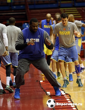 1. Выигрывает Эвертон и обходит в таблице Арсенал и обостряет борьбу за место в четверке.
2. У